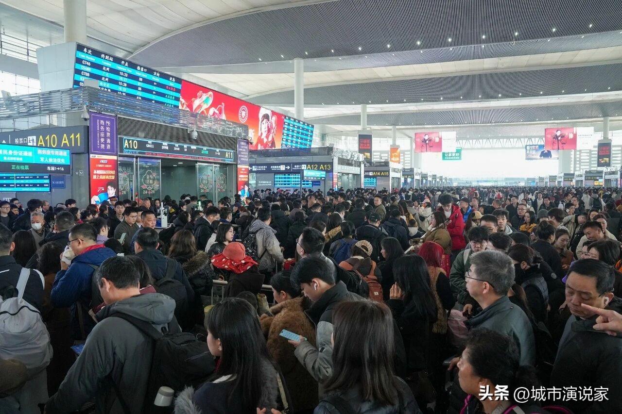 连续三年三次登顶！全国最大高铁站竟然是成都东站，虽然只领先了3-4天，这又说明了
