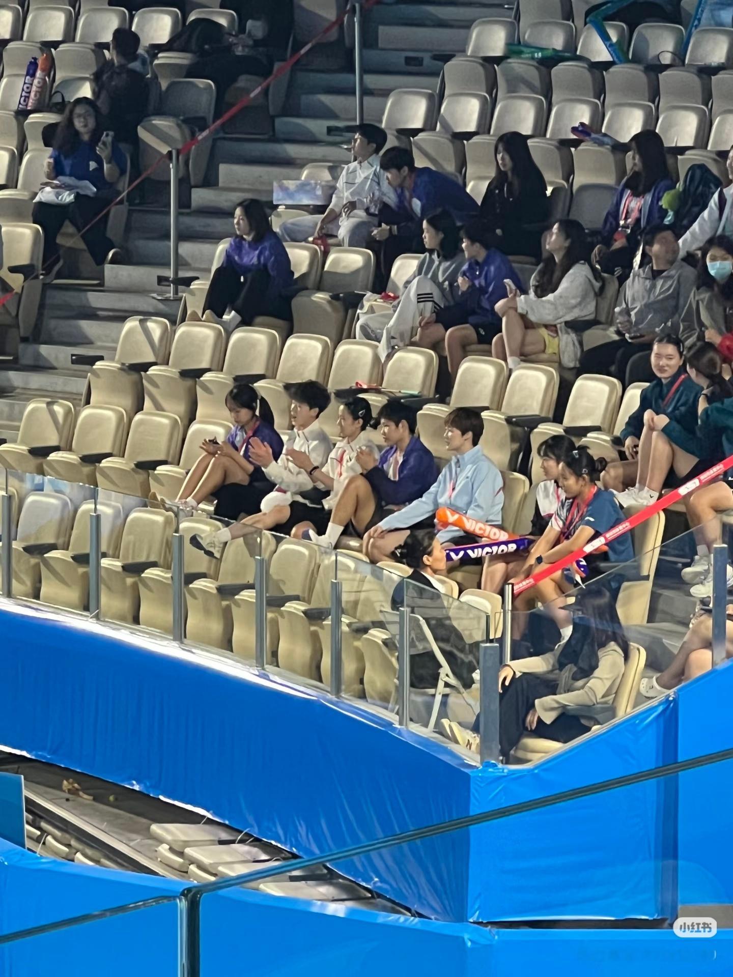 给我刷到东菲了，菲菲加入闽女 