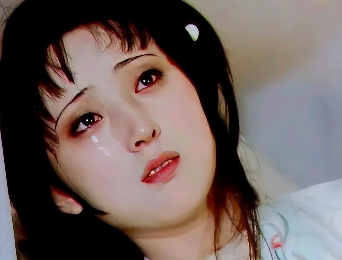 《红楼梦》中，林黛玉一生中犯下的三个错误：
1.不该进贾府
自从林黛玉走进贾府的