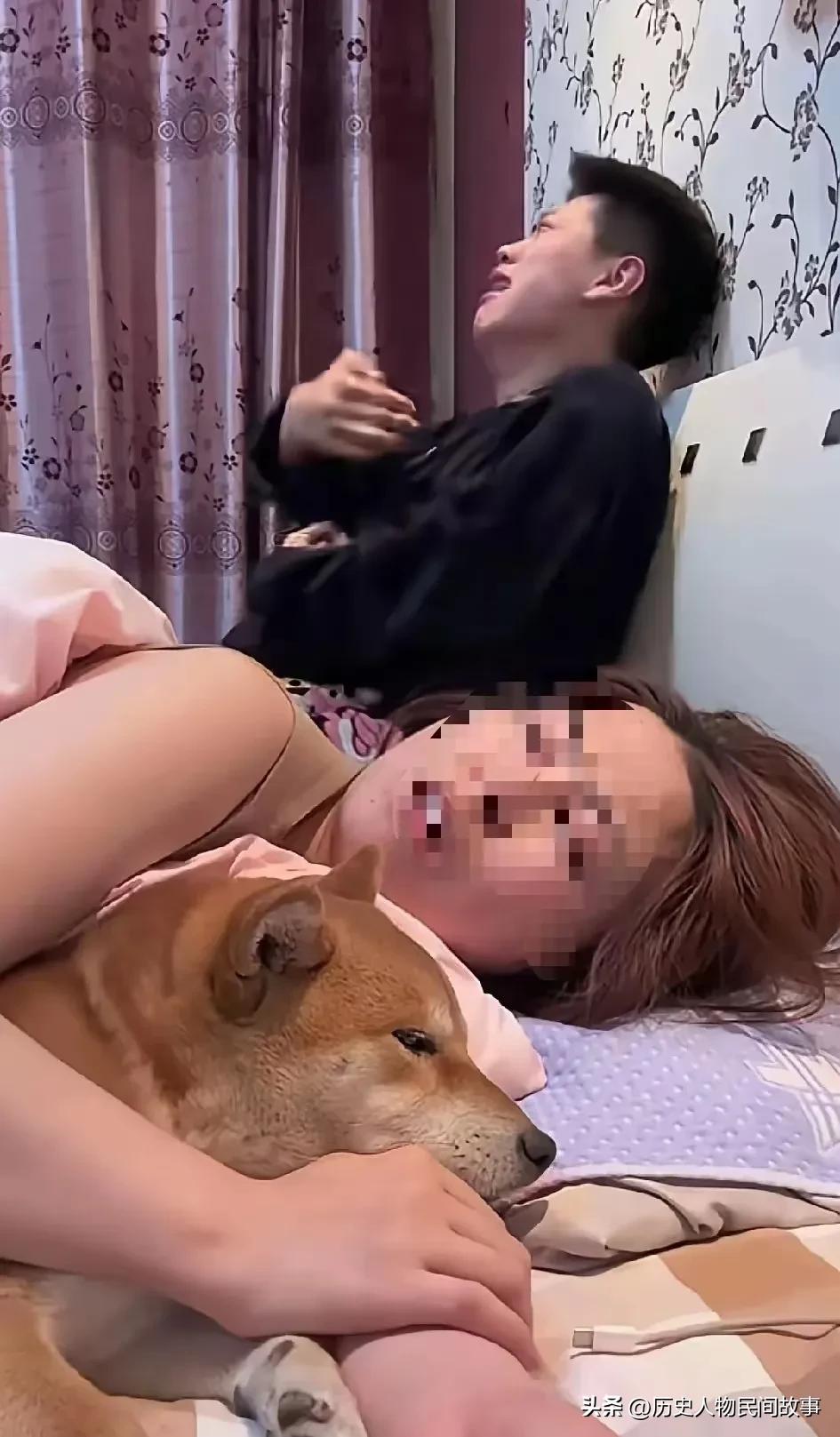 事件完整经过
 
“老婆宁愿抱着狗睡觉，也不愿意抱我，家里狗狗的地位都比我还要高