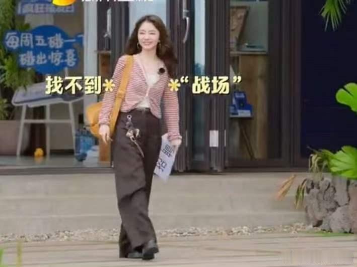 谭松韵上的是客栈还是密逃亲爱的客栈谭松韵在客栈四处转悠都没见人影，最后还是靠客人