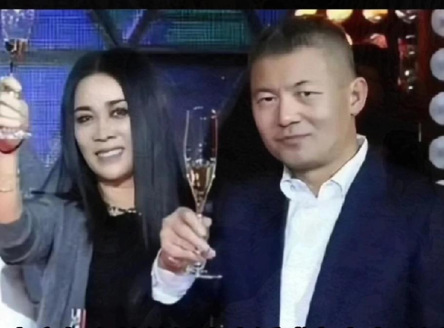 那英为何陷入与宋佳的争议？背后真相令人震惊。
近年来，那英与宋佳之间的矛盾成为娱