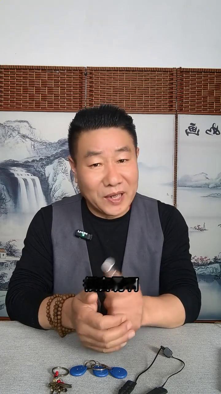 女人打麻将最不能携带的东西。
你知道吗？女人打麻将最不能带的东西可能会颠覆你的认