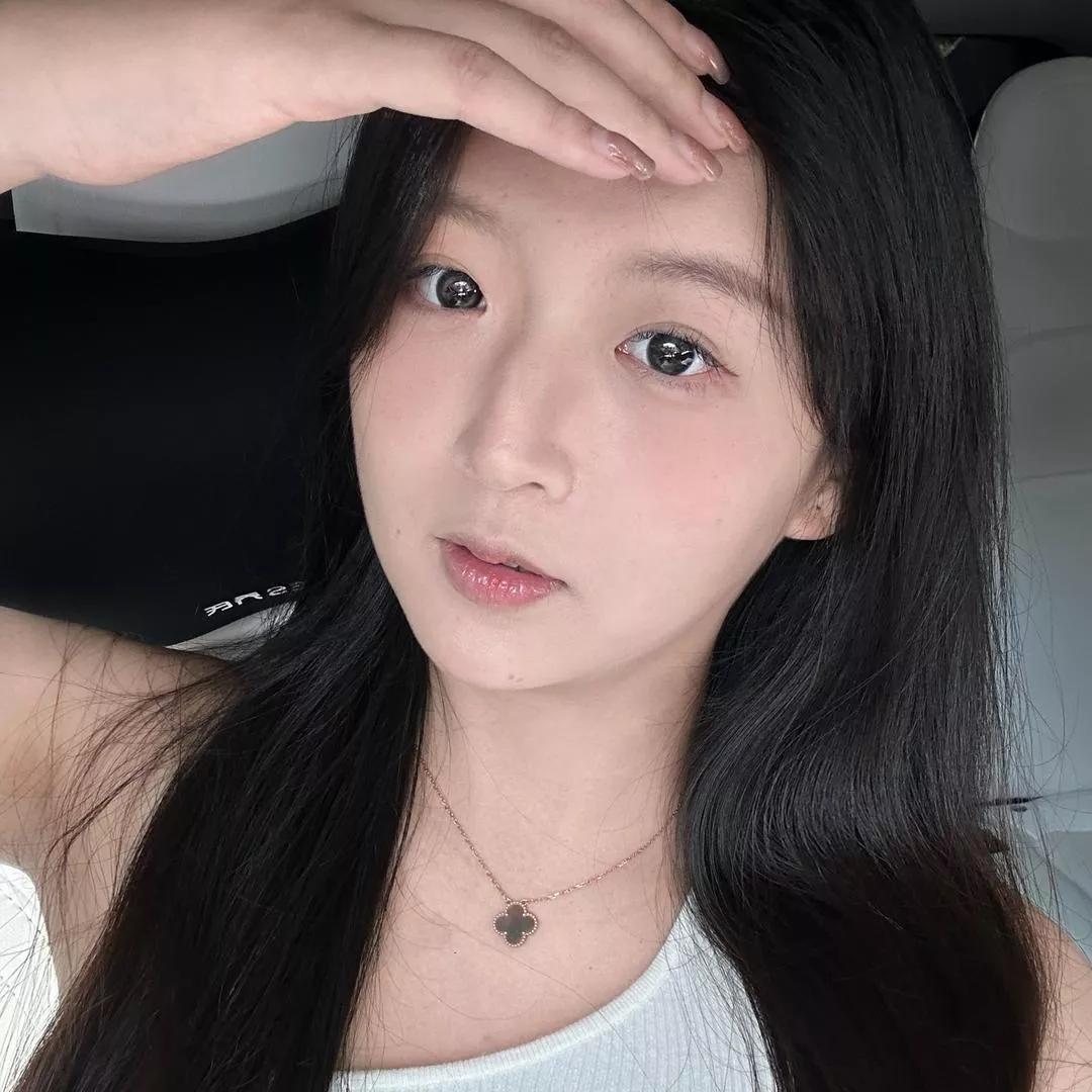 车内自拍 📸 自然光 💡 可爱少女心 💗少女心自拍 车后座自拍 车室内自拍