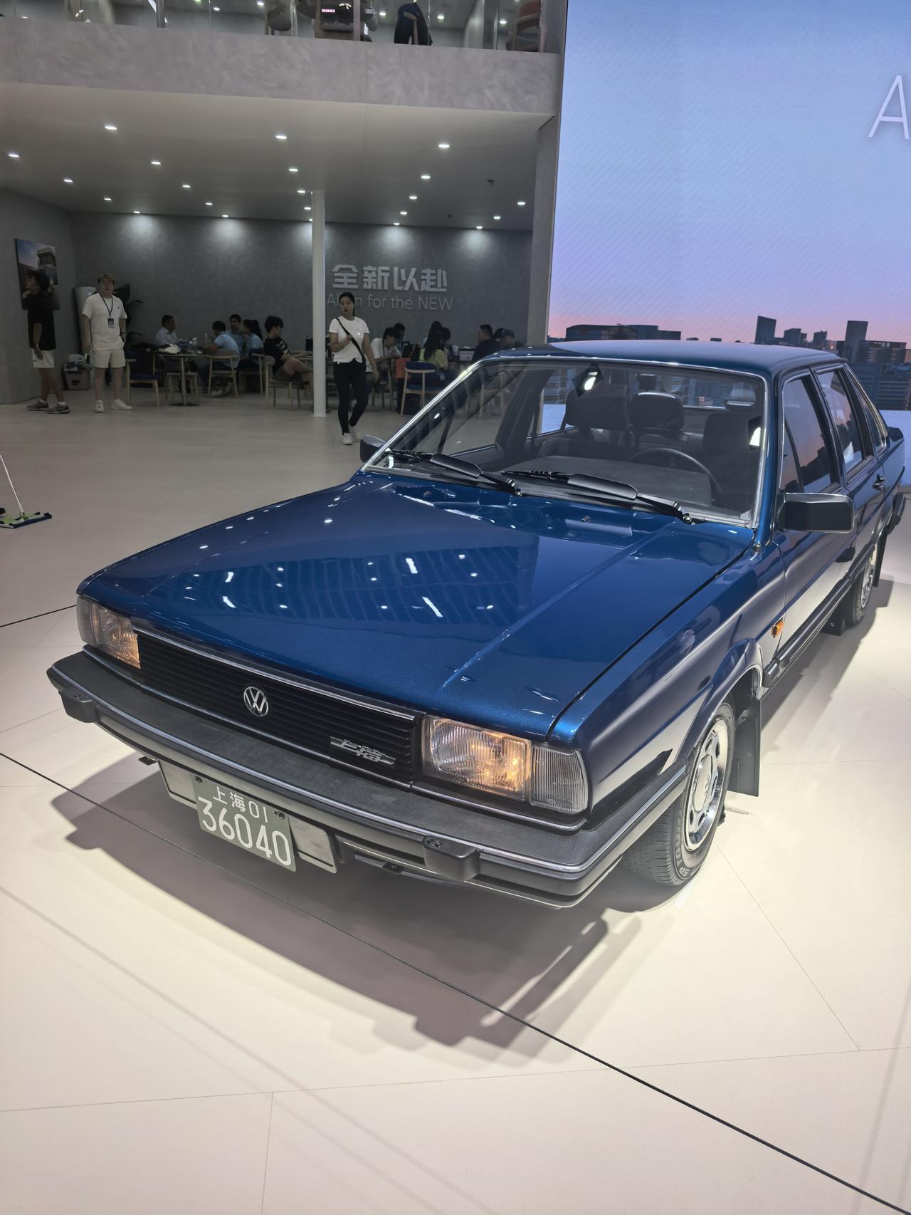 一代神车桑塔纳，你喜欢吗？
桑塔纳（Volkswagen Santana）是德国