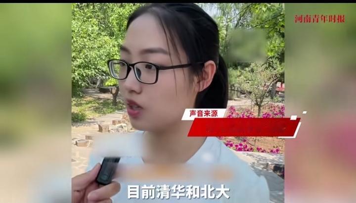 内蒙古赤峰一名考生说：自己的总成绩和预估的差不多，甚至是比想象中还要好，物理和化