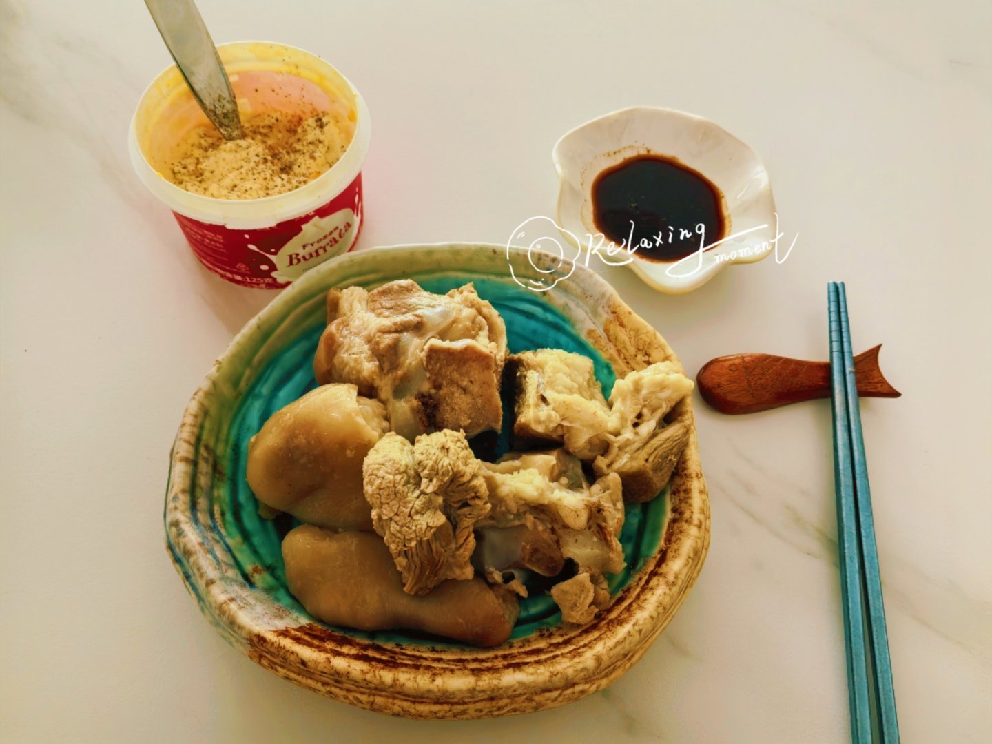 生酮记录 day28:炖猪蹄儿吃起来，撒点黑松露盐好吃不得了再补个奶酪球＋鸡蛋 