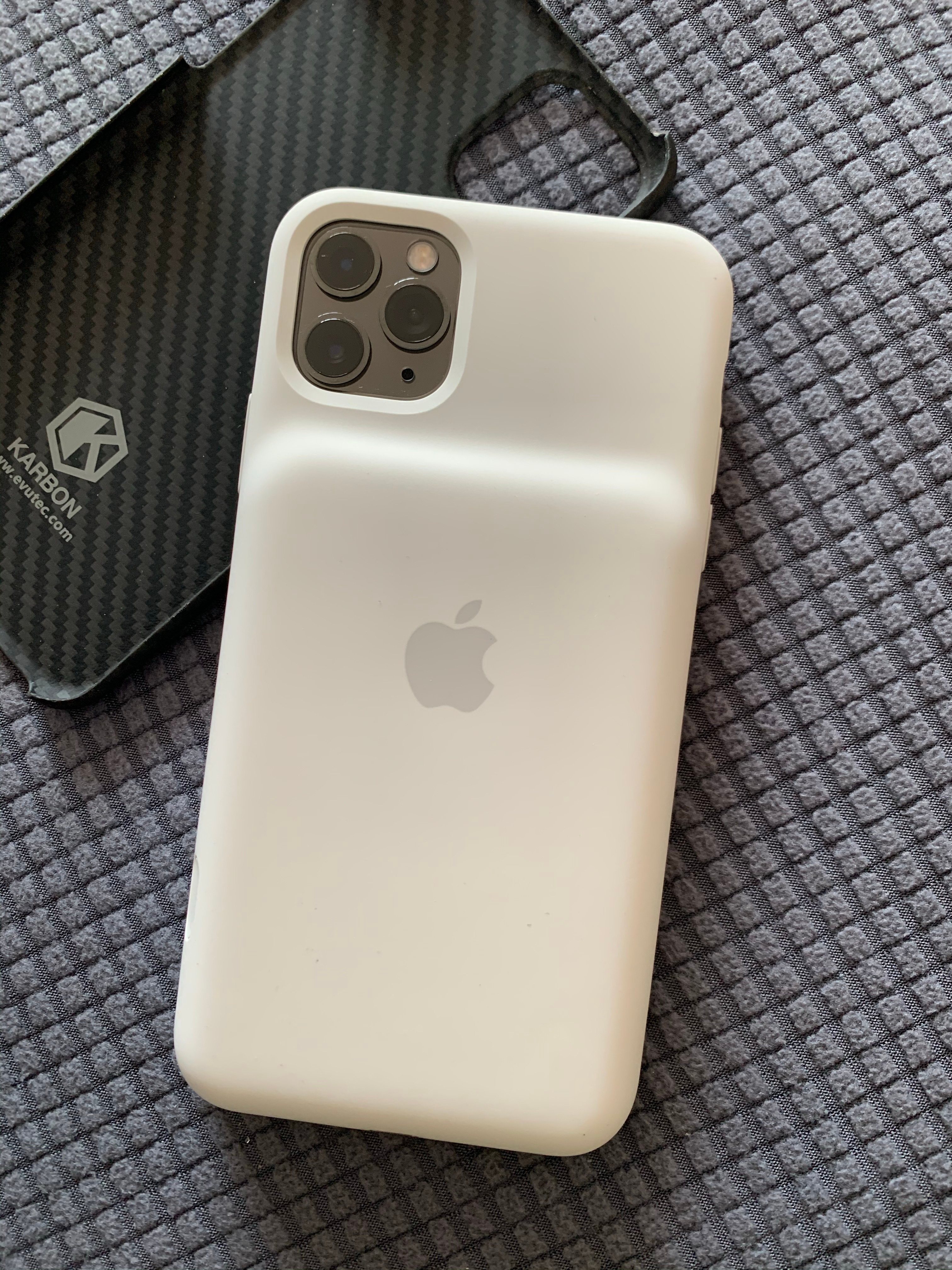 翻相册翻到了之前苹果的Smart Battery Case 智慧电池壳照片了。怀