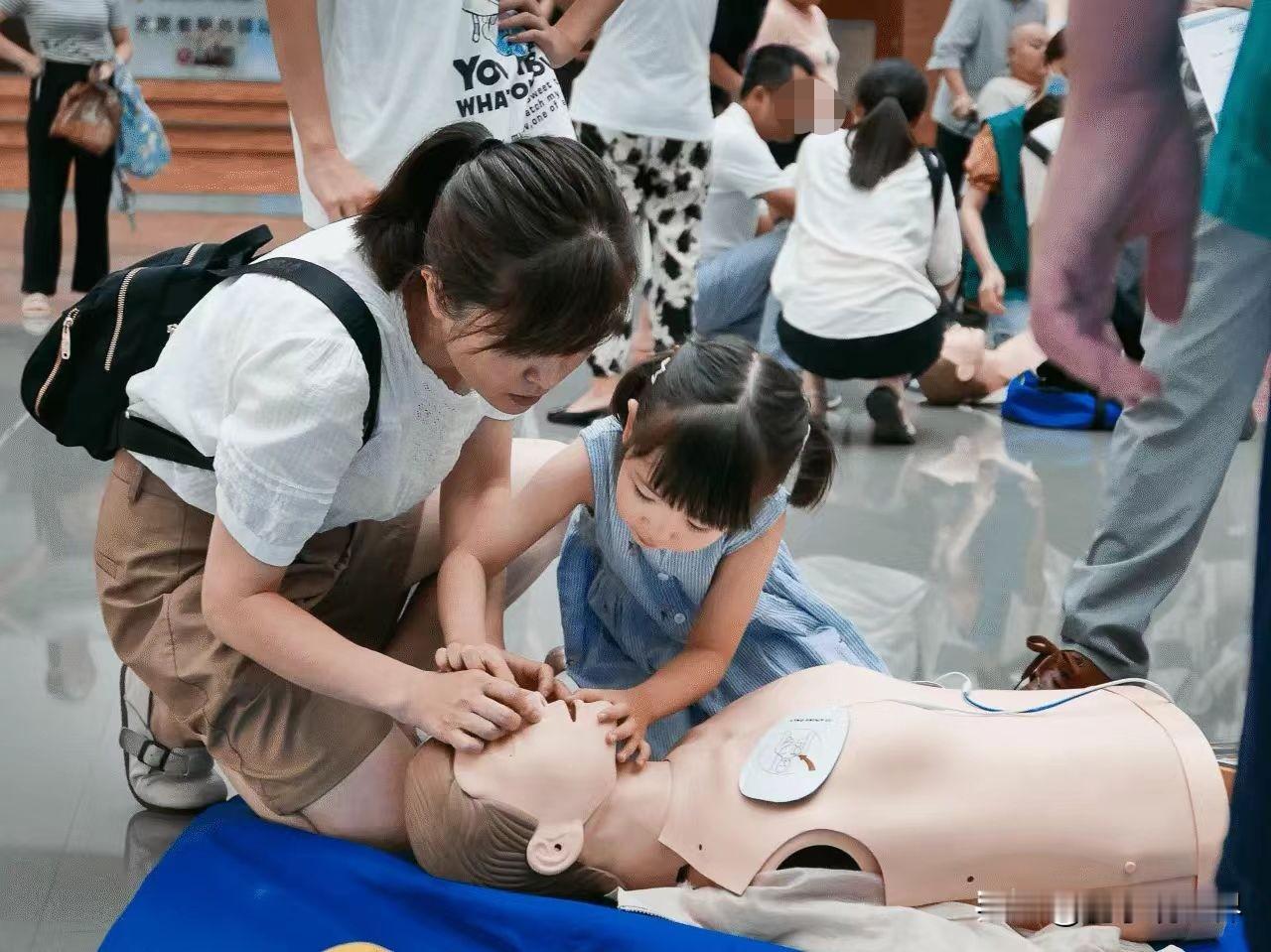 长时间在高温环境下工作或运动对健康的影响？热致疾病的主要病因有哪些？如何预防？