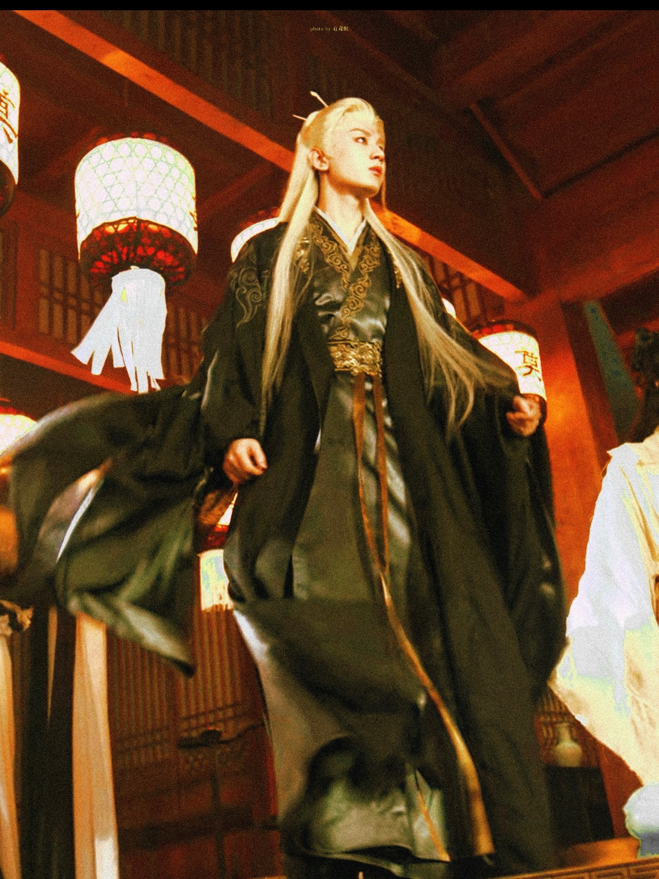 不懂李沉舟帮主的有难了！成毅这张脸、仰拍的神！ 