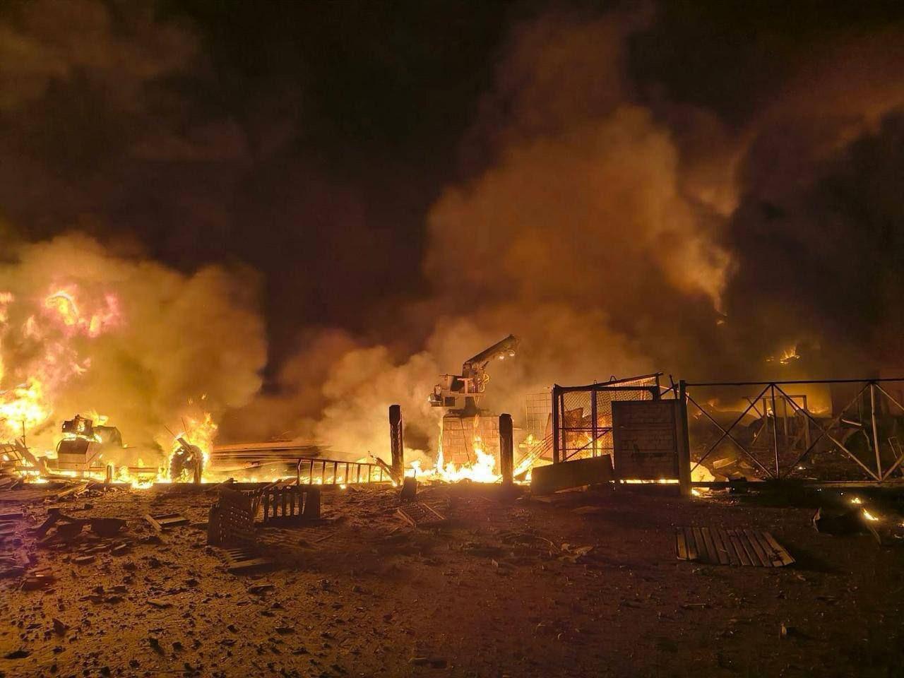 基辅遭遇袭击后，已启动紧急停电计划
据当局称，基辅地区夜间遭到联合袭击，四个区的