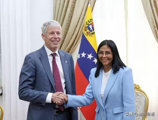 这才是一箭双雕，委内瑞拉代总统罗德里格斯，以叛国罪、间谍罪、泄露国家机密，以及失