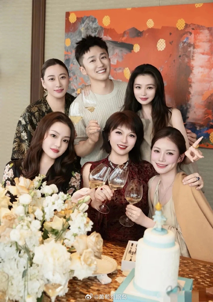 马筱梅回京参加好友生日小聚，生活太惬意，通透性格圈粉无数，汪小菲真是娶了个好老婆