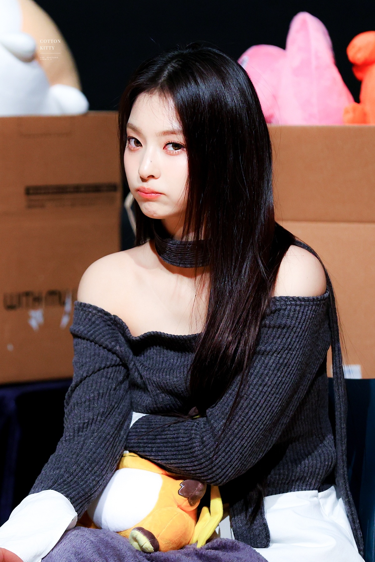 #李娜炅[超话]#🐣#蜜桃笑颜李娜炅# [图片]240112 WM台历签售 H