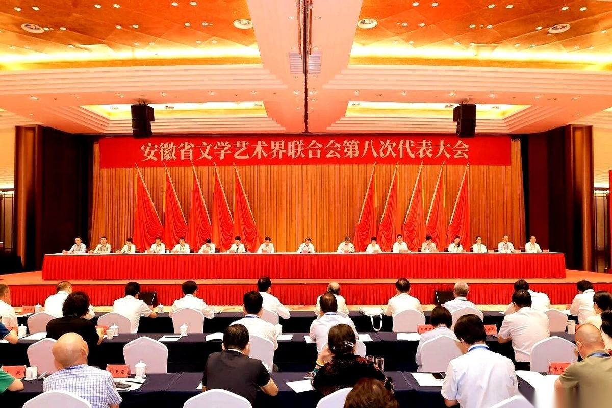 安徽书画圈，出了个新消息。
李明，当选了省文联副主席。
这职位听着有点远，但你得