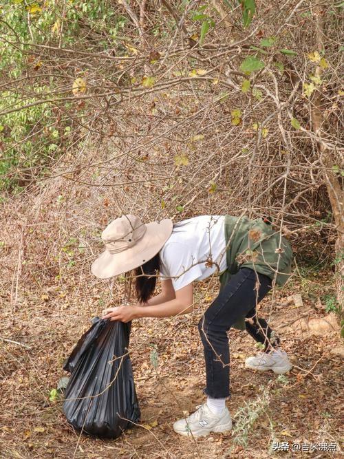 今年春天最想实现的心愿就是把几个公园的垃圾捡干净。