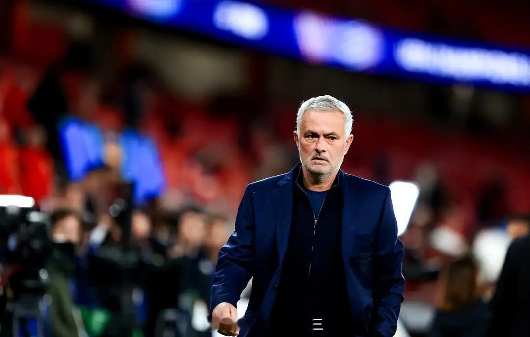 欧冠联赛0:2！穆里尼奥杯赛3连败，7轮欧冠拿6分濒临出局，末轮需死磕皇马去年穆