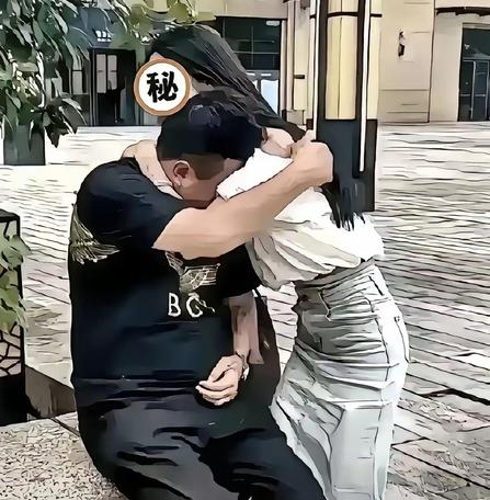 男子拿到无精症确诊报告当天，意外得知妻子已怀孕1个多月。他强忍所有情绪不露破绽，