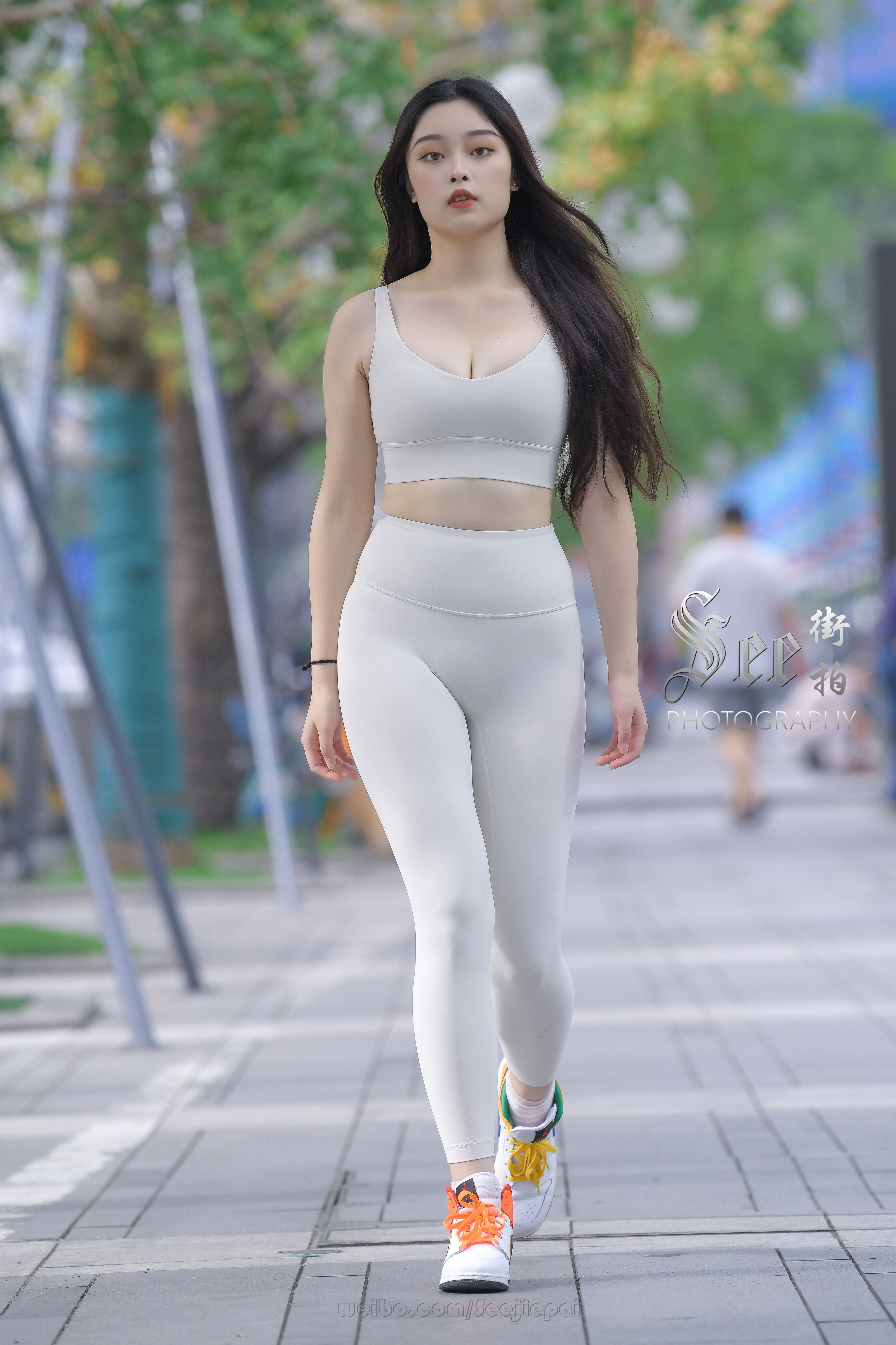 白色运动装搭配~~ ​​​