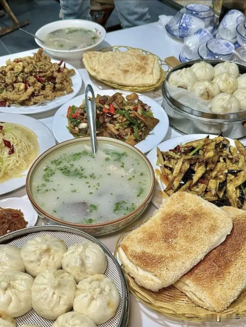 老祖宗留下的秘诀，羊肉补阳，一年里有两次吃羊肉的大日子，都和冬季的节气有关。一次