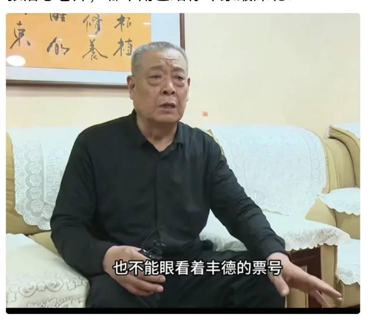 我问做医生的朋友
你说演员张治中怎么才70岁就走了？

没想到他却说，张治中离开