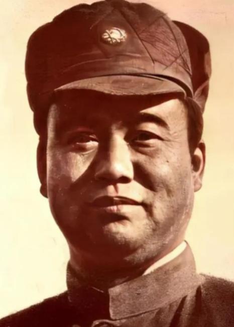 1948年6月，国民党上将刘汝明在军事会议上，将出言不逊的黄埔将领刘伯龙一拳打倒
