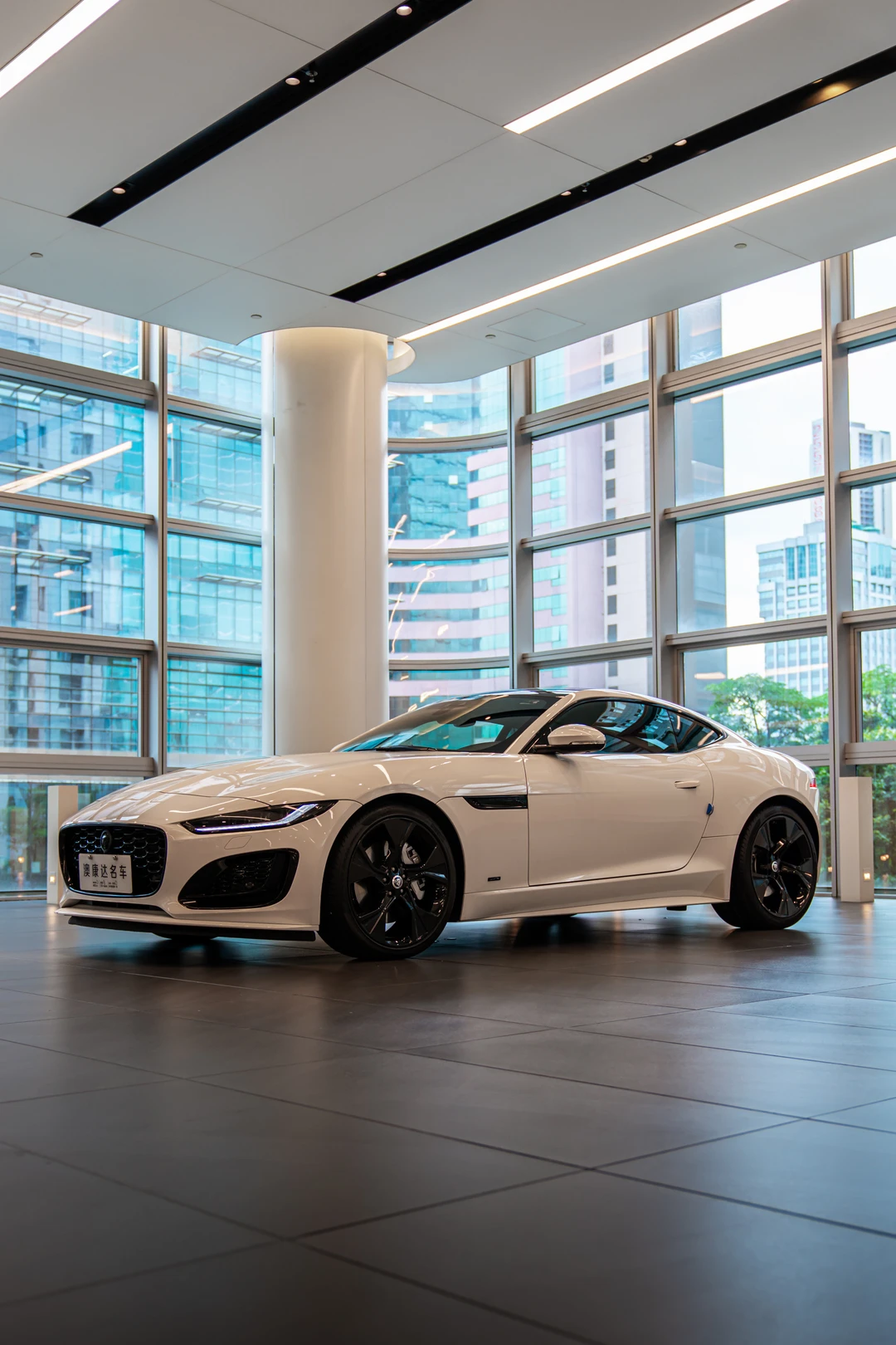 你们选保时捷718还是这台捷豹 F-TYPE ？