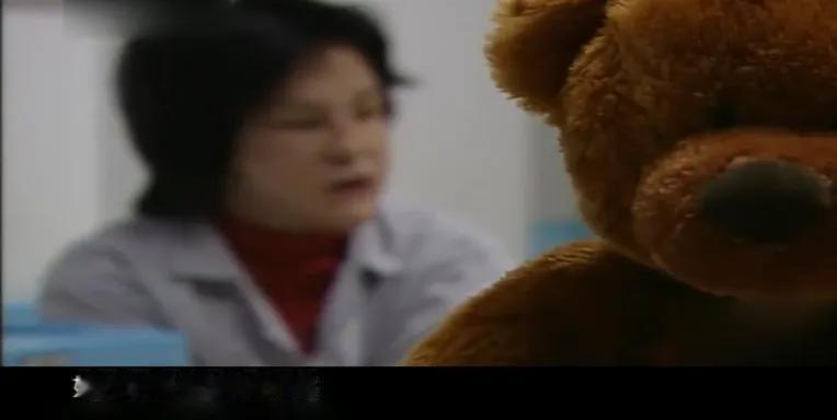 人面兽心！十五岁女孩受虐五年，被拔掉所有的牙齿！
 
三十岁的美女雇主屡次虐待1