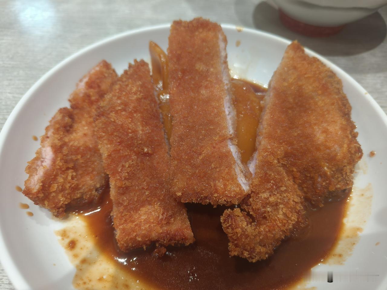 今天外出，到了结婚前住的房子附近，吃了我喜欢的排骨年糕。
我老公说去给我买可乐，