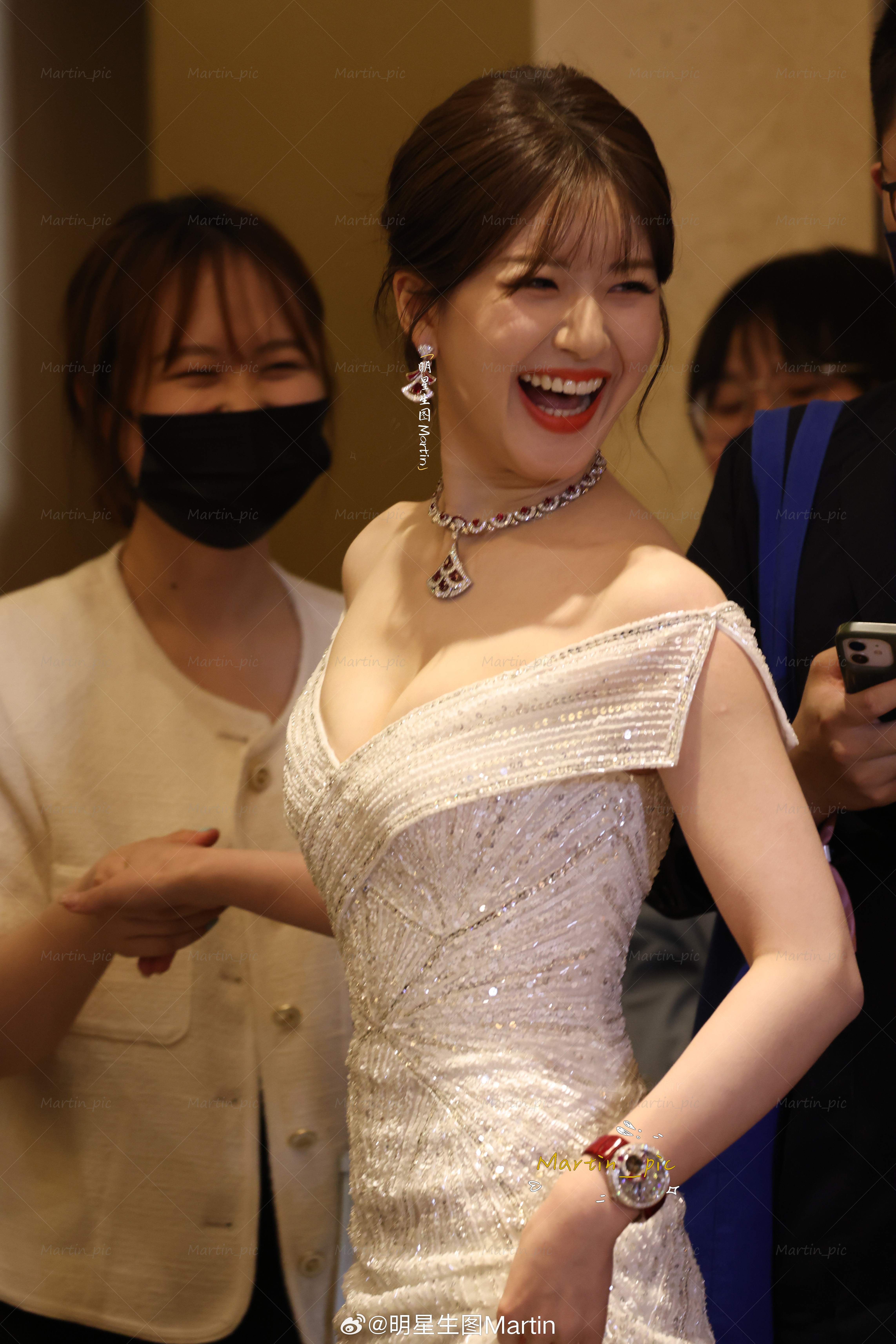 赵露思 宝格丽旧图掉落~露思笑的太有感染力了赵露思