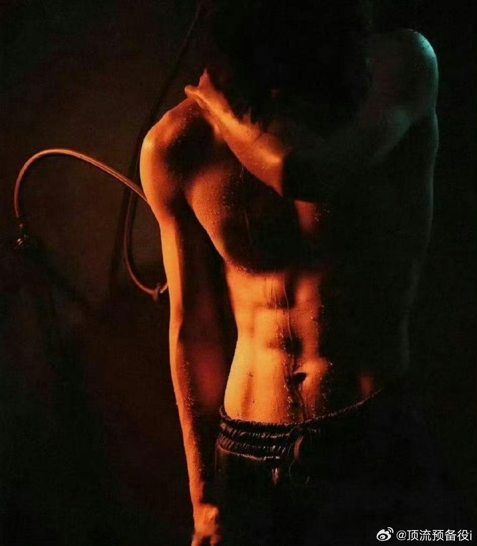 何与你真的把我们当外人啊！ins破百万福利也太涩了 