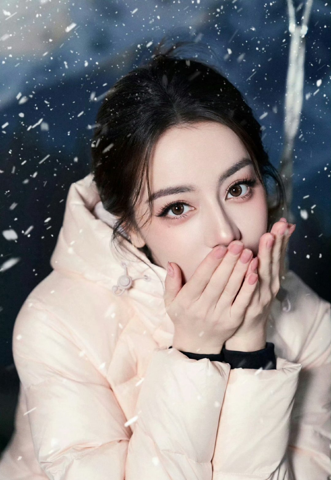 迪丽热巴大雪写真 要和最爱的人一起看初雪哦❄️迪丽热巴[超话] ​​​