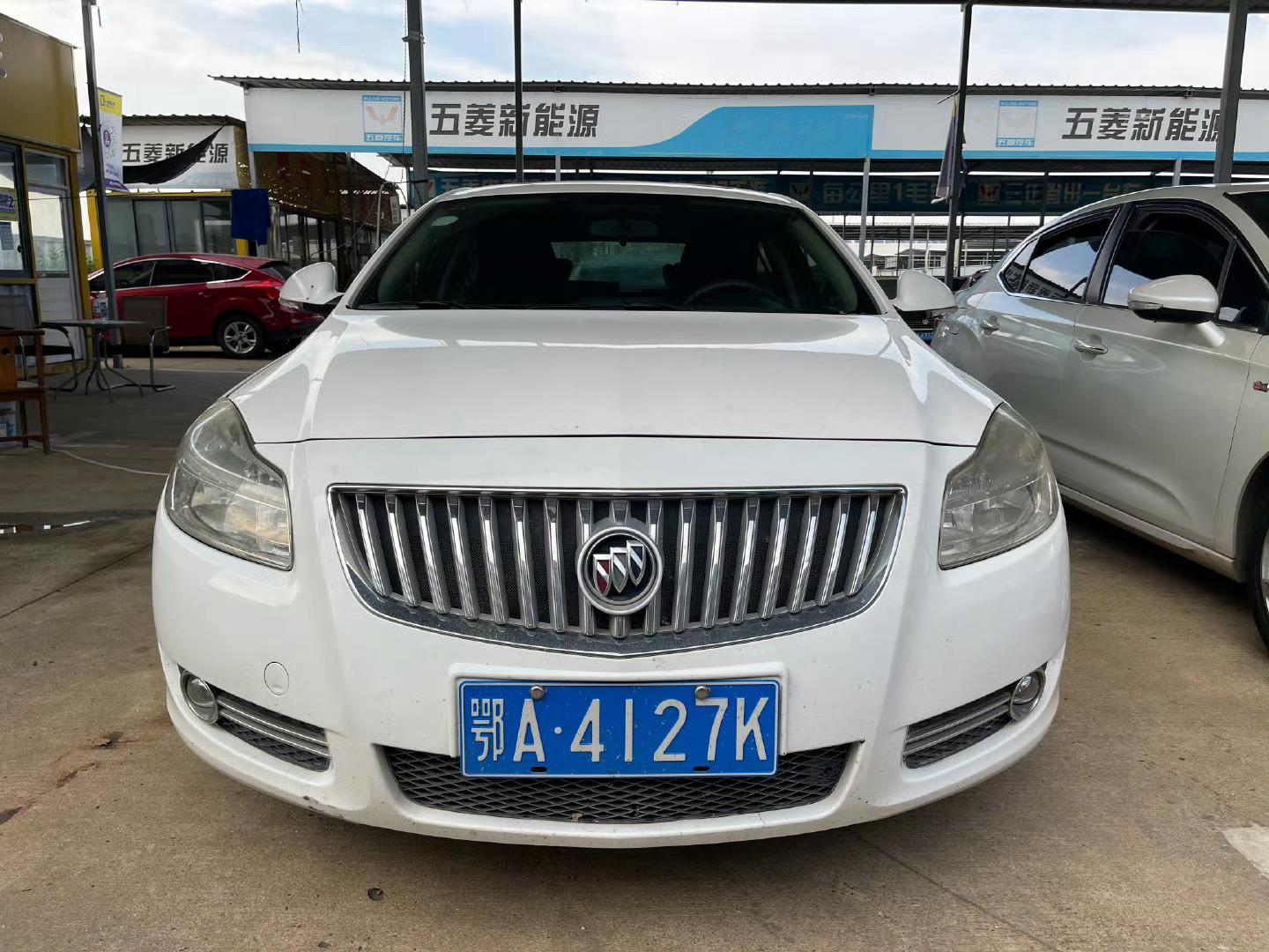 反正卖不动 君威当着英朗买2011年的君威 2.0L的 保险年审 费用齐全 自动