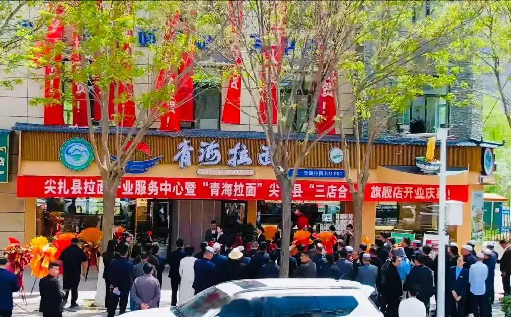 必也正名乎 近日，天津 72 家“兰州拉面”馆统一摘下招牌，换成“青海拉面”。“