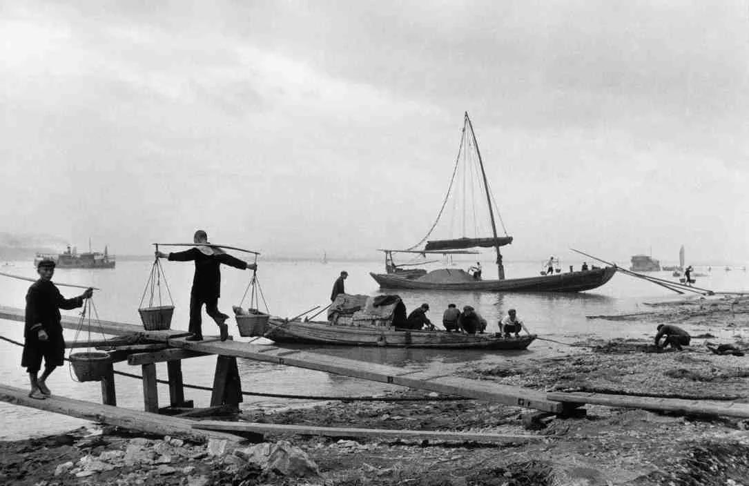 1957年正在建设中的武汉长江大桥