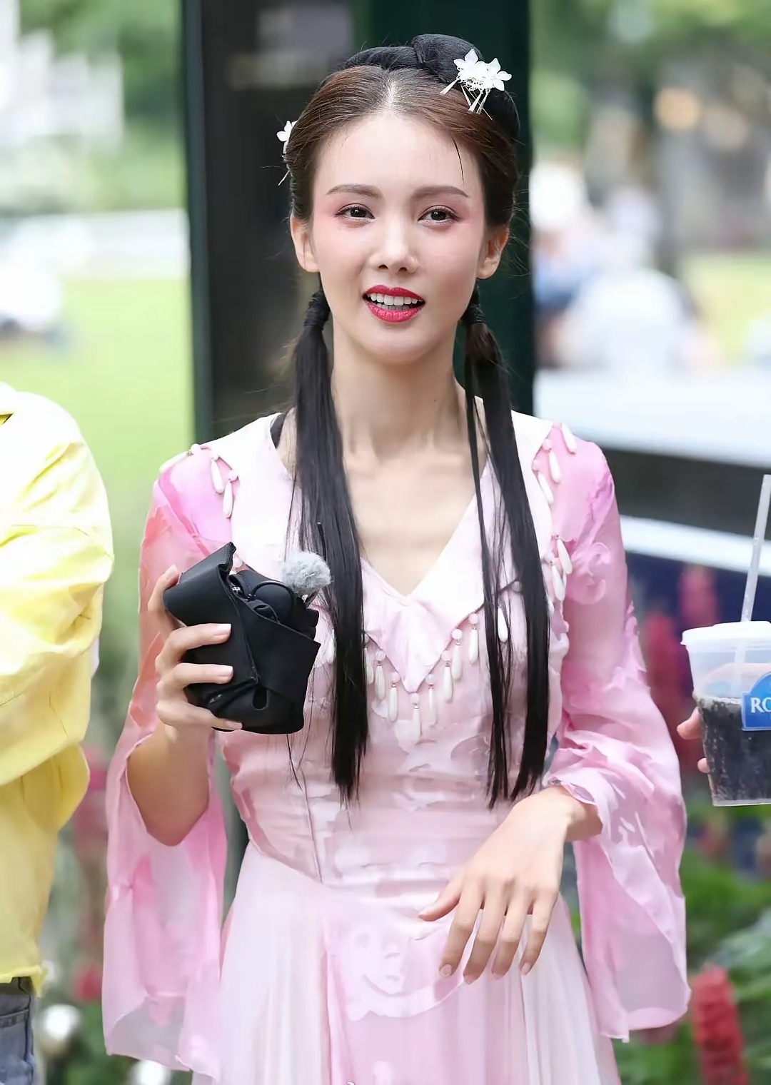 这居然是金晨吗？她的鼻子咋了 