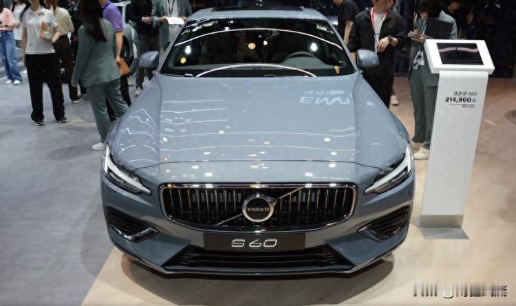 30万级豪华车直降12万！沃尔沃S60 18万多就能提，年轻人闭眼冲？
 
豪华