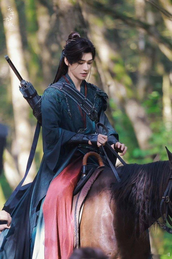 网友说陈飞宇比龚俊更适合苏暮雨，你觉得呢[思考] ​​​