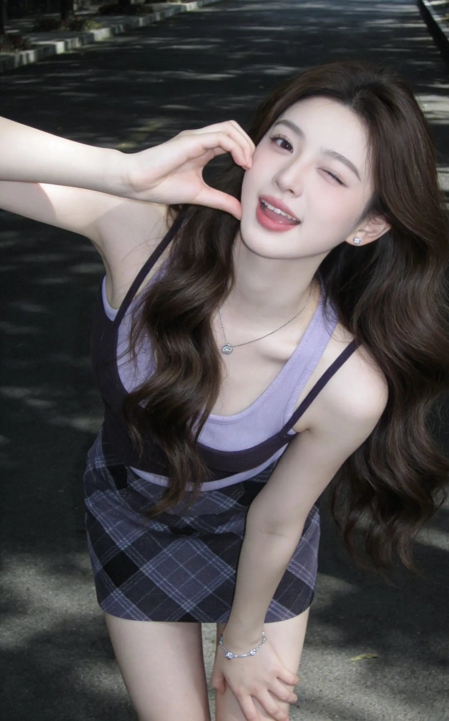 迷人的笑脸吸引视线💜。