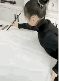 这样的小孩
能给我来一个吗？
小小的年纪
一手书法苍劲飘逸
大家觉得是不是惭愧