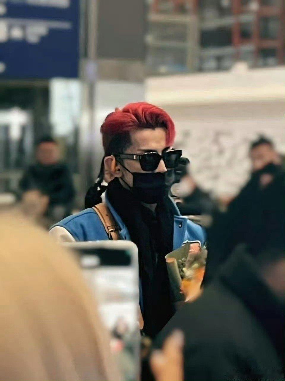 梦幻联动🈶，汪苏泷来参加美依礼芽的演唱会啦！ 