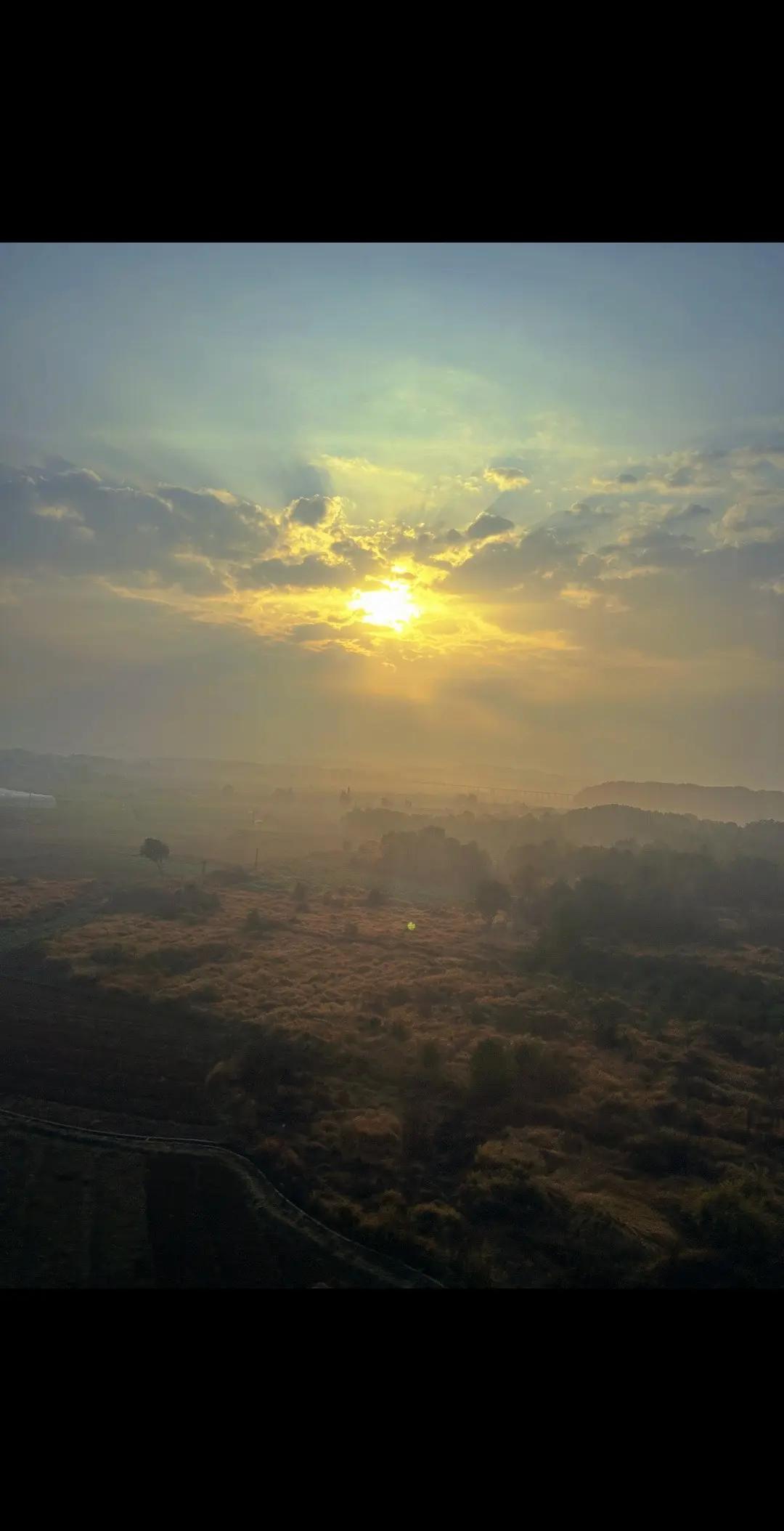 从前以为那些规矩真的是为人好的，后来才知道全是用来控制人的！