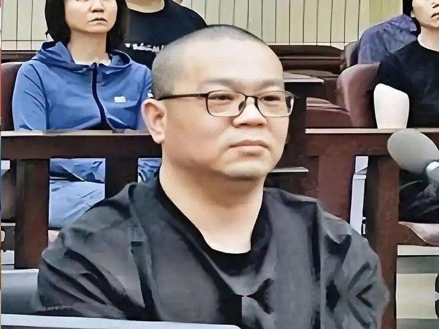 贪了上亿的军费，坐在审讯椅上还能像个没事人一样，甚至带着点傲慢跟你打太极，这心理