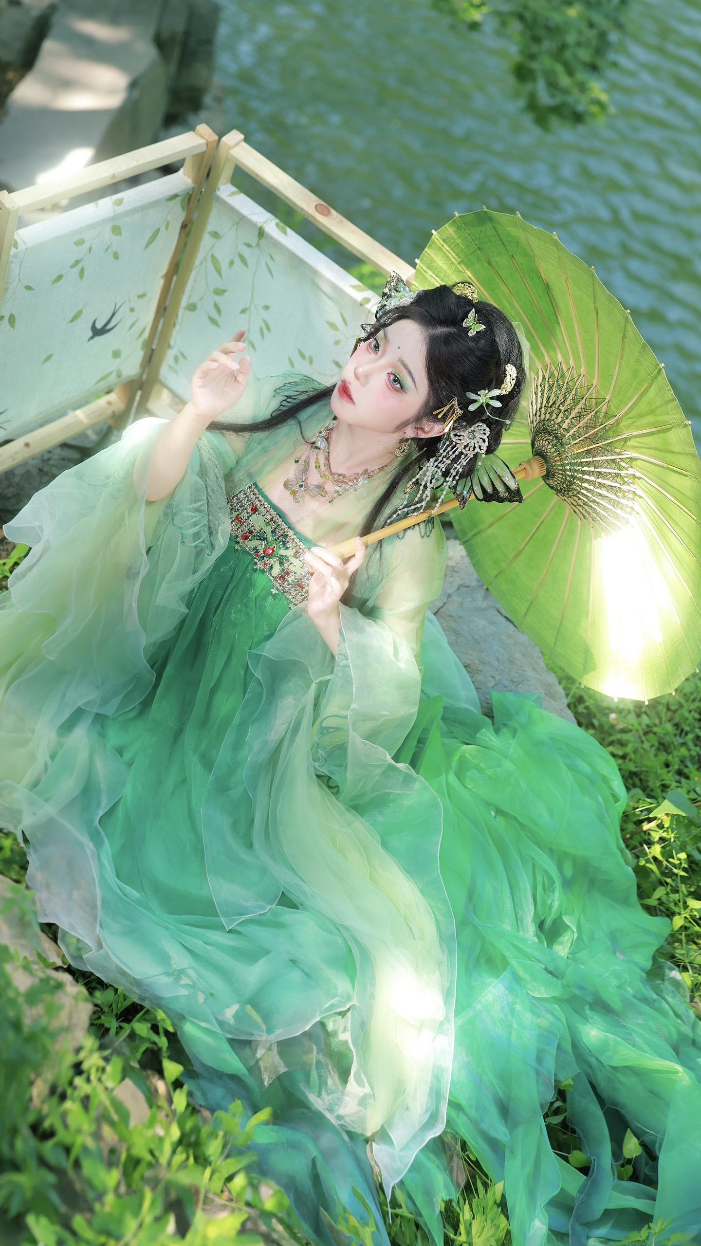 绿色小蝴蝶～🧚‍♀️：  💄