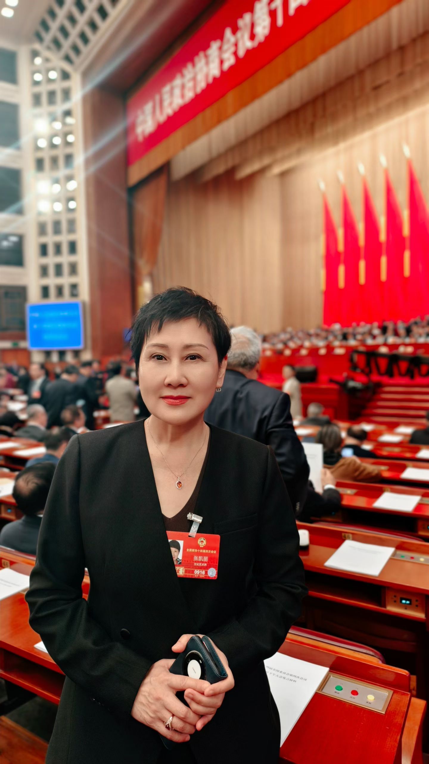 张凯丽提案推动演员署名新规落地终于等到署名新规落地！凯丽老师两会提交的提案实实在