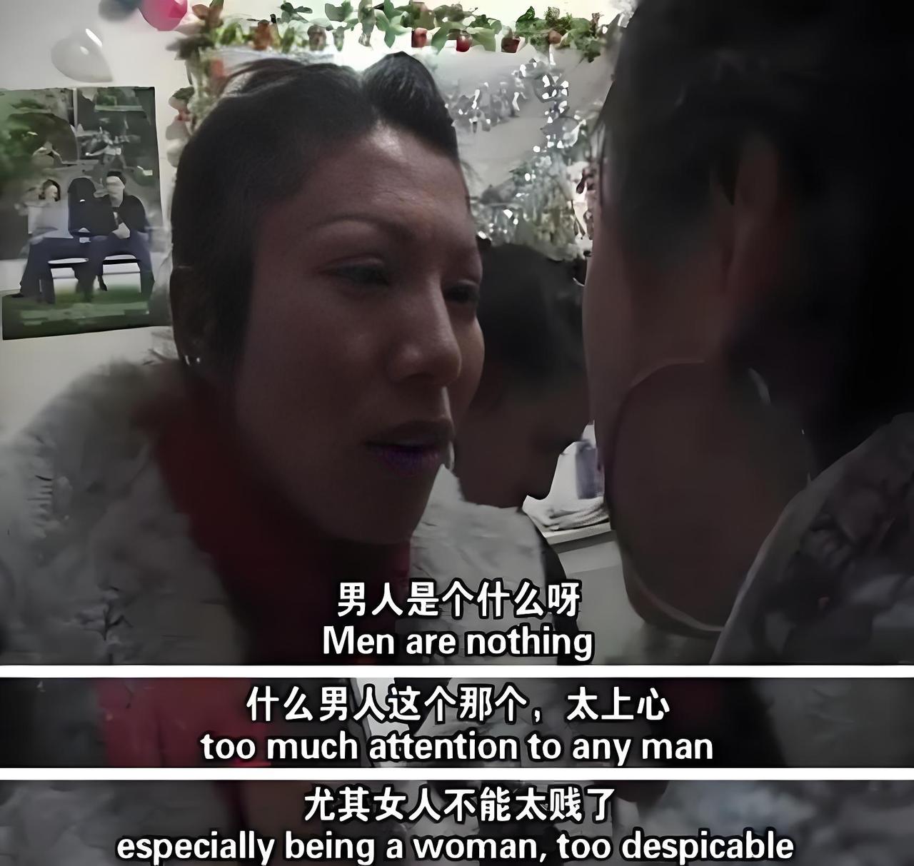 2009年，一个流氓闯进按摩店，对着老板娘笑眯眯地说要跟她在一起，老板娘见状立马