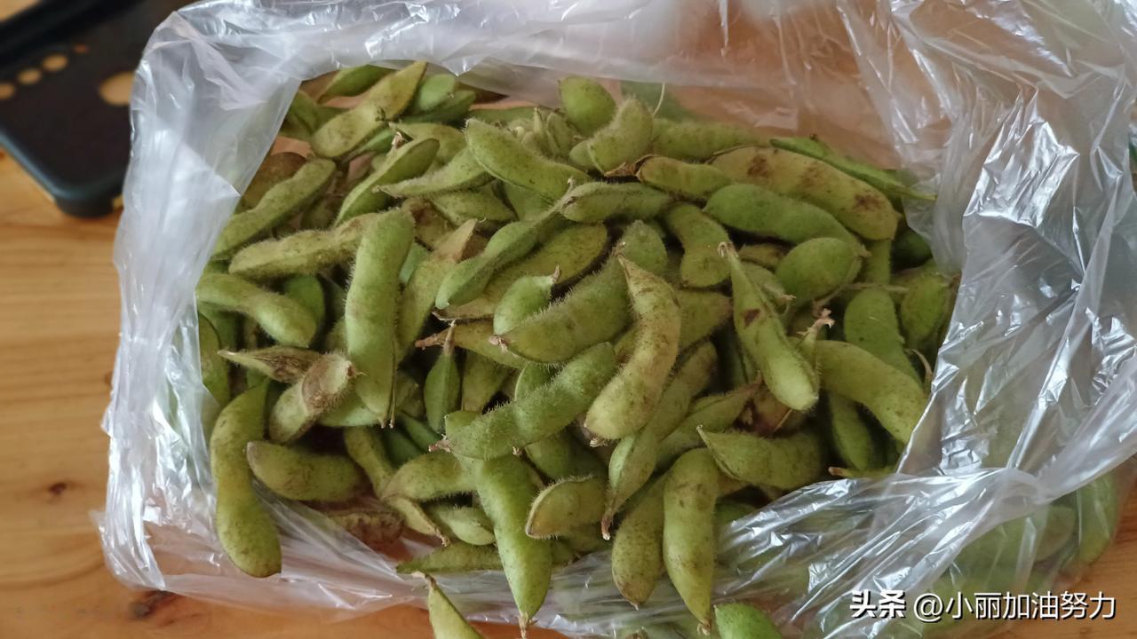 大家好我是一位白血病病人，今年第四年时间，过节婆婆来了，今天给她找活做，

今年