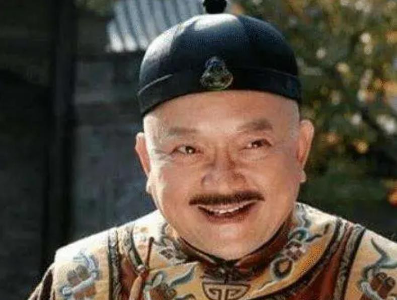 乾隆让和珅去赈灾，和珅在粥里掺沙子，谁知灾情迅速得到控制。

乾隆五十三年，直隶