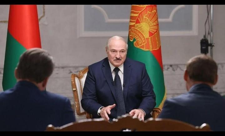 卢卡申科称：乌克兰不该吵醒俄罗斯这头沉睡的巨熊！
     白俄总统卢卡申科12