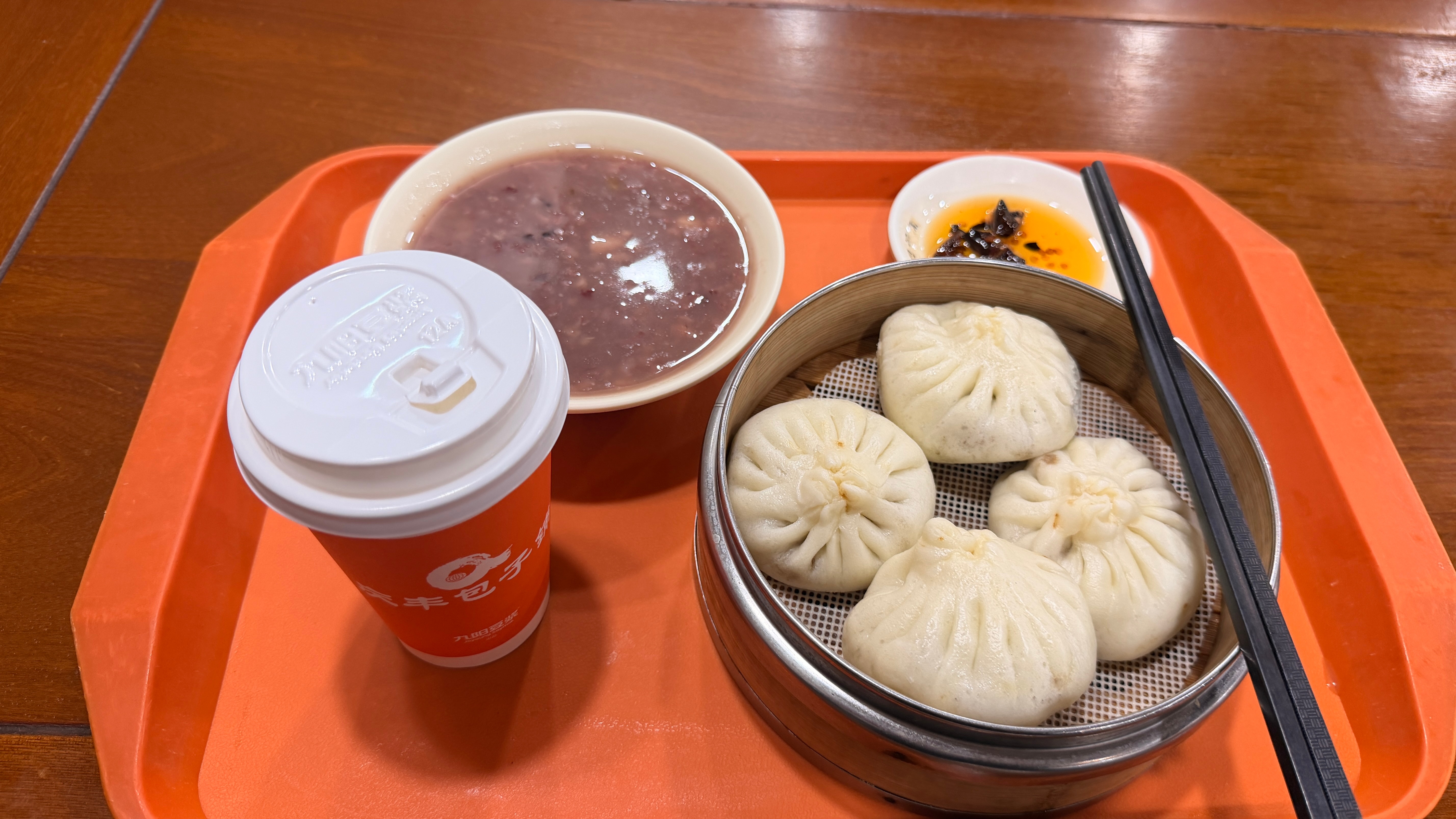 整口早餐。北京南站的庆丰包子～ 北京·北京南站